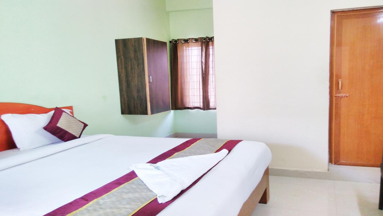 Ssb Residency Hotell Tirupati Eksteriør bilde